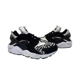 NIKE Air Huarache Run PA Sneaker Women 9  Black White Sock Like Jogging Sporty